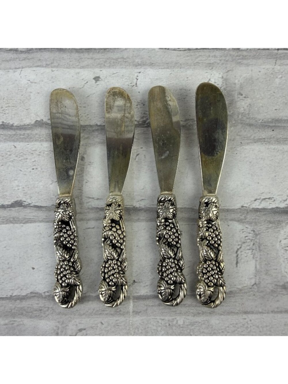 Godinger Baroque Butter Spreader Knife Vine & Grape Grapevine Set of 4 5 Inches